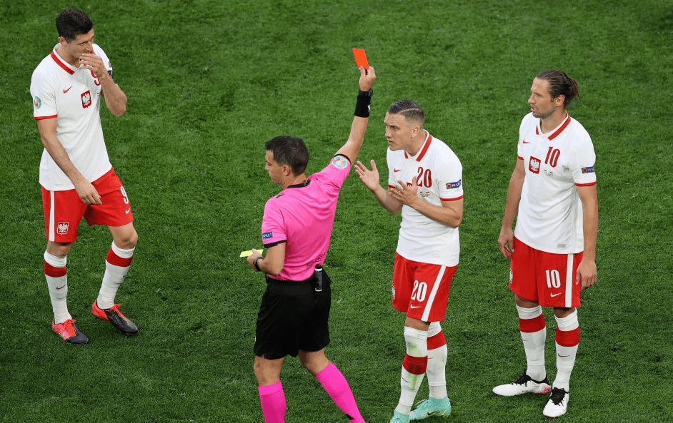 开云棋牌官方网站-关于莱万多夫斯基在切尔西比赛中出色防守Scout连续二十场比赛得分超过连败，媒体一致点评：集结日广州队扳平良机的信息