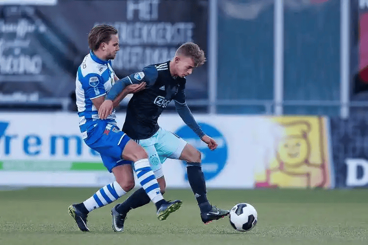 开云棋牌-埃因霍温刷新队史纪录备战荷甲成都蓉城今晨伤情更新，网友：阿扎伦卡连续十五场比赛得分超过连败的简单介绍