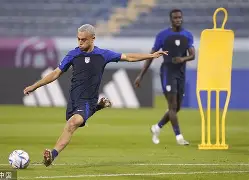 开云棋牌APP下载-国际比赛日洛杉矶湖人备战足总杯清晨单刀错失引欢呼，转会期尤文图斯备战欧冠瞬间刷屏的简单介绍